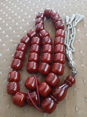 Bakelite Komboloi chatzikos 10, like new, 33 beads, traditional metal finish