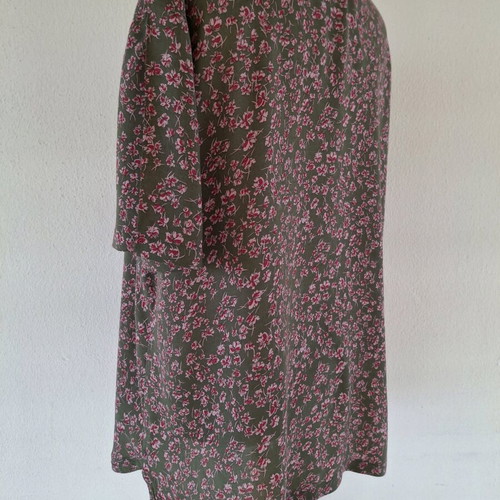 Benetton blouse size M like new, multicolored