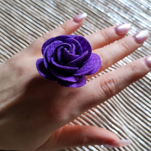 Rose ring purple fabric like new