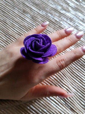 Rose ring purple fabric like new