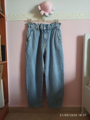 Zara women's baggy jeans medium like new, blue, elastic waist
