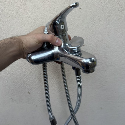 Bathtub faucet used in very good condition