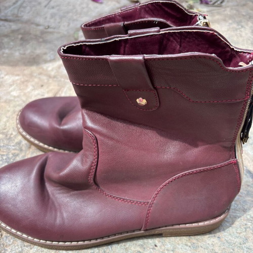 Booties like new, burgundy, size 38