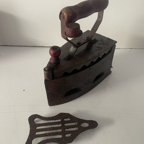 Charcoal iron used from 1968 with placement grate