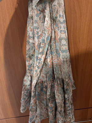 DLV wrap skirt one size, like new