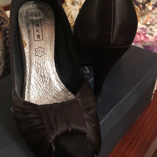 NUEVE satin pumps like new, size 37, black