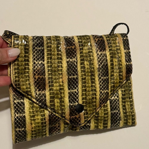 BCBG purse crossbody like new, green
