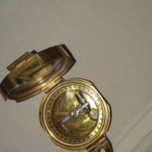 Compass used with wooden box military for land and sea