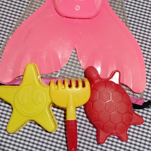 Mermaid monofin used with 3 sand toys