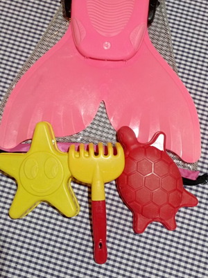 Mermaid monofin used with 3 sand toys