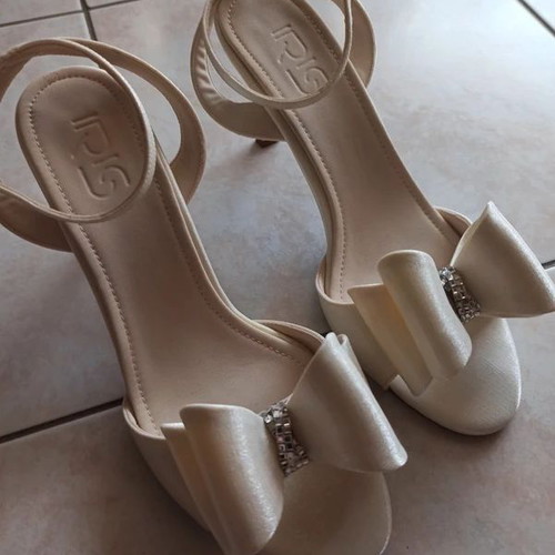 Bridal shoes size 40, like new, off white, 8 cm heel