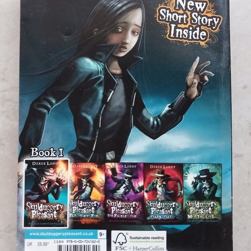 Skullduggery Pleasant Book 1 by Derek Landy, English
