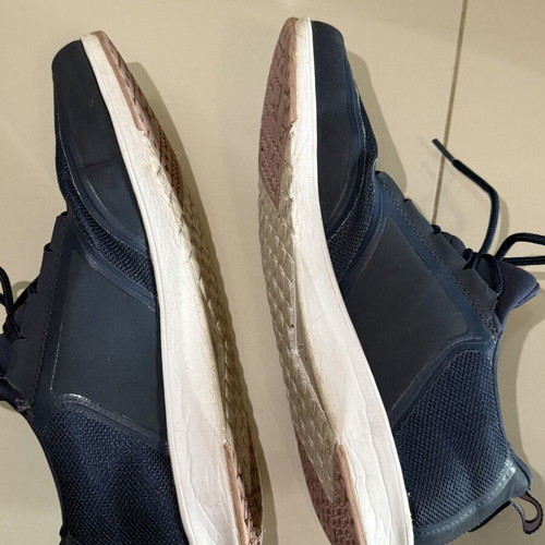 Lacoste women's navy athletic shoes size 41 like new with white sole