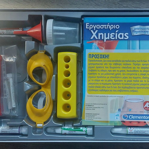 Clementoni Chemistry Lab like new with free Physics book grade 6