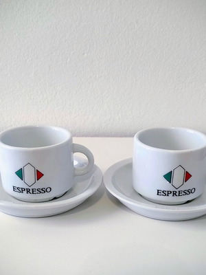 Espresso cup set of 2 with saucers like new, vintage 00s