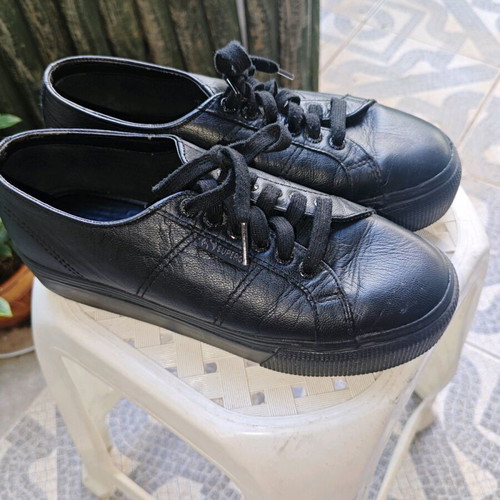 Superga leather flatforms size 39 like new, black