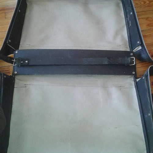 Cheney England 1945 vintage bag with zipper without key