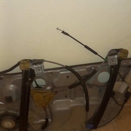 Volkswagen Polo 9N3 driver side window regulator