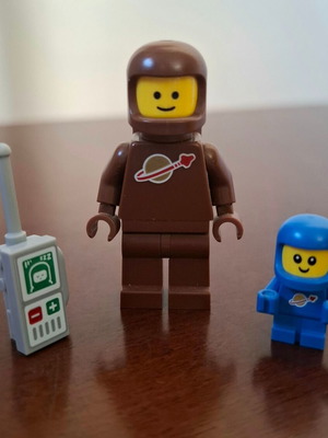 Lego Classic Space Brown Astronaut and Blue Spacebaby Minifigures like new
