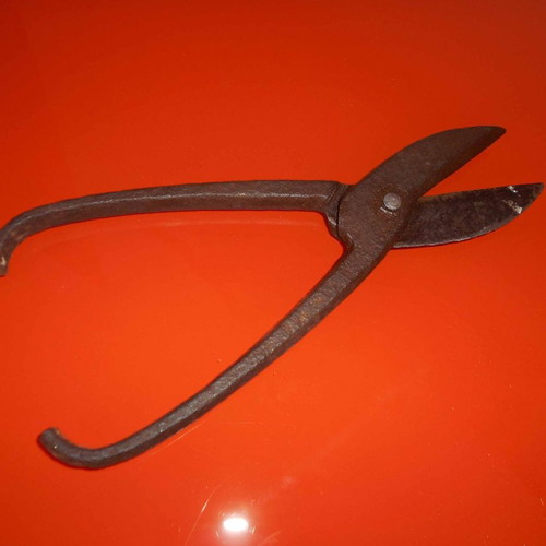 Old metal cutting scissors tool used, length 27 cm