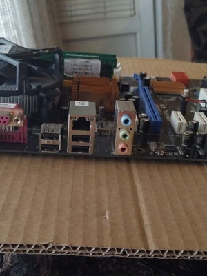 Asus P5KPL SE Socket 775 motherboard like new with Intel Pentium E5400 CPU