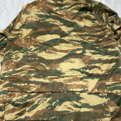 New type ES camouflage jacket new, size Large