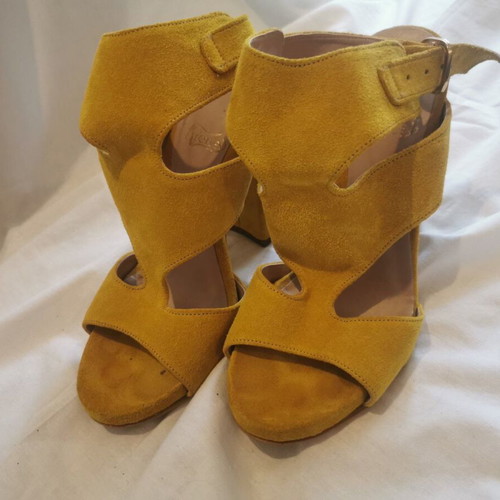 Women's heeled sandals used, size 38, yellow