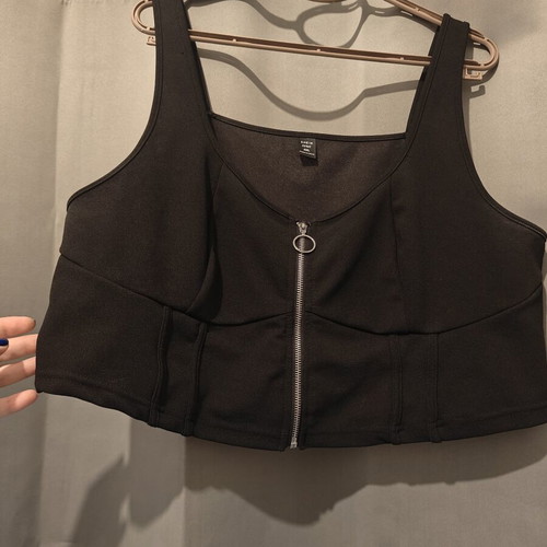 Crop top plus size black, like new, stretchy crepe fabric