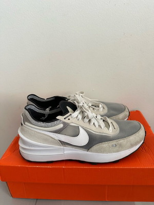 Nike αθλητικά μεταχειρισμένα, μέγεθος 38, λευκά και γκρι