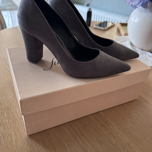 Gray suede pumps size 38 like new with thick heel 8 cm