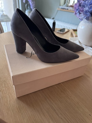 Gray suede pumps size 38 like new with thick heel 8 cm
