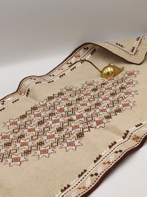 Vintage linen hand-embroidered tablecloth 70x32 cm