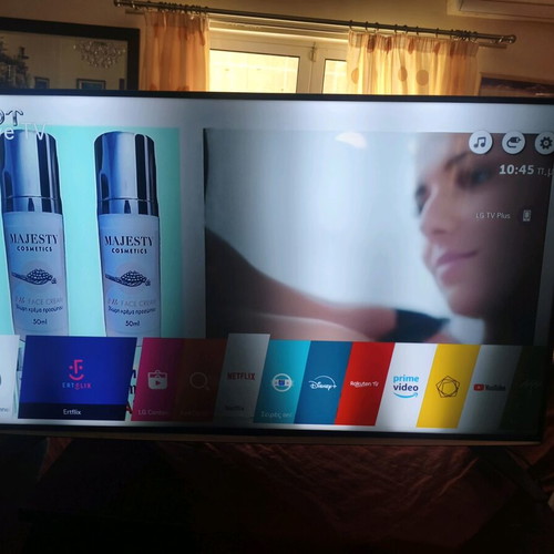 LG 50UH635V 50'' LED Ultra HD Smart WiFi TV like new with damaged panel