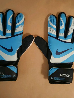 Nike goalkeeper gloves small size like new