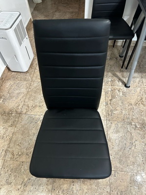 Καρέκλες μαύρες από δερμάτινη, σαν καινούργιες, πακέτο 6