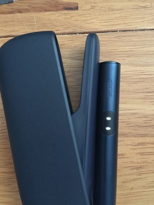 IQOS ILUMA i 2025 Νέο μοντέλο με λειτουργία παύσης