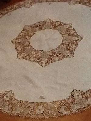 Linen handmade tablecloth with lace, like new, diameter 1.80m