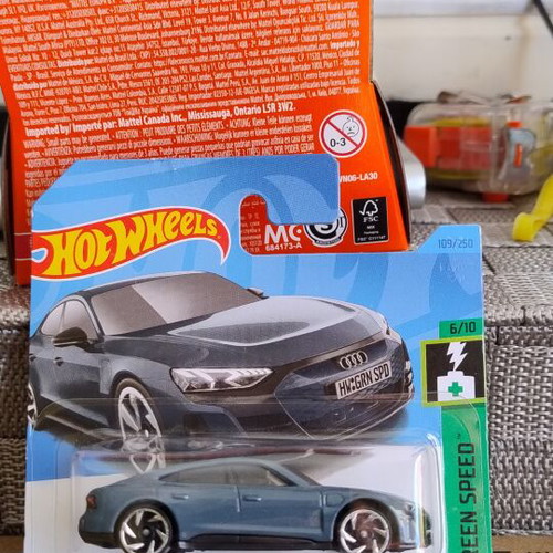 Hot Wheels Audi RS e-tron toy car new in box