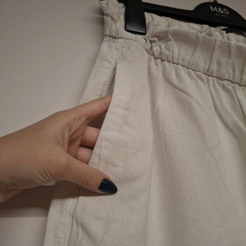 Marks & Spencer short pants like new with pockets, white multicolor