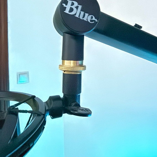 Blue Yeti X condenser microphone like new with bonus Boom Arm