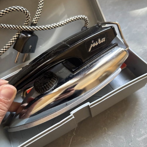 Travel iron like new, minimally used