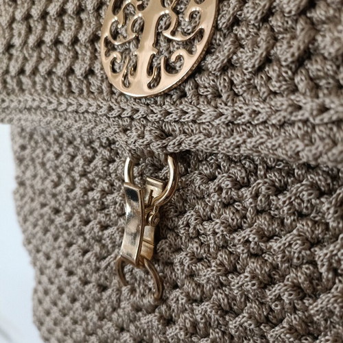 Handmade knitted shoulder bag beige with metal details new