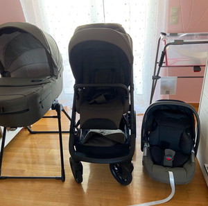 Inglesina Aptica Quattro Ρυθμ. Καρότσι 3 σε 1 Green & Βάση για Κάθισμα Inglesina με Isofix Darwin.