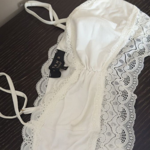 Crop top Lynne size L like new with lace details white