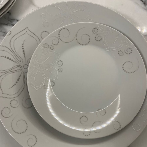 Lilium porcelain dinnerware set 24 pcs new with salad bowl and large platter