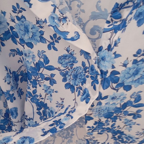Studio 83 medium set like new, white and blue