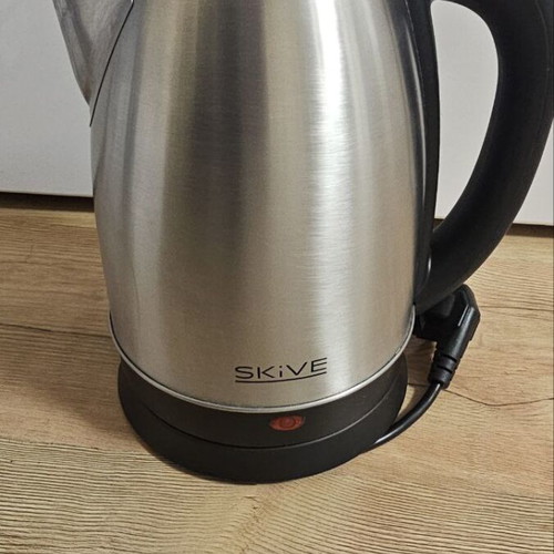 Skive kettle 1.7L like new, metal body