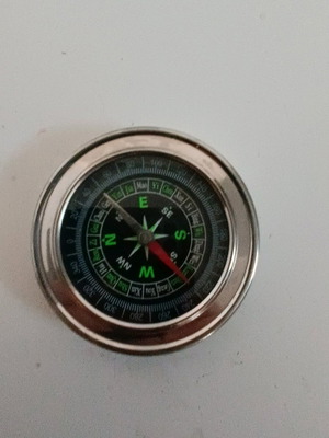Πυξίδα καινούργια με διάμετρο 8cm και πάχος 1,5cm