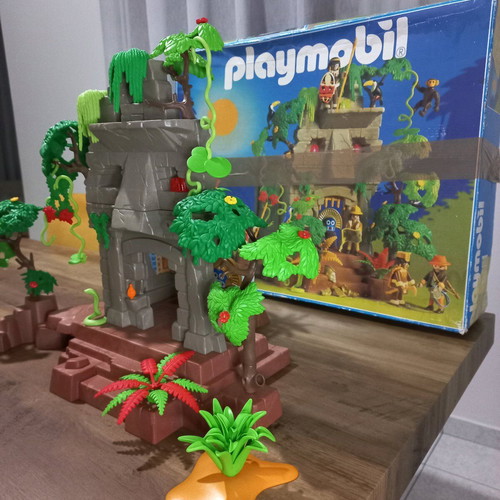 Playmobil 3015 Jungle Temple playset