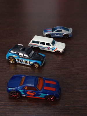 Hot Wheels αυτοκινητάκια, σετ 4